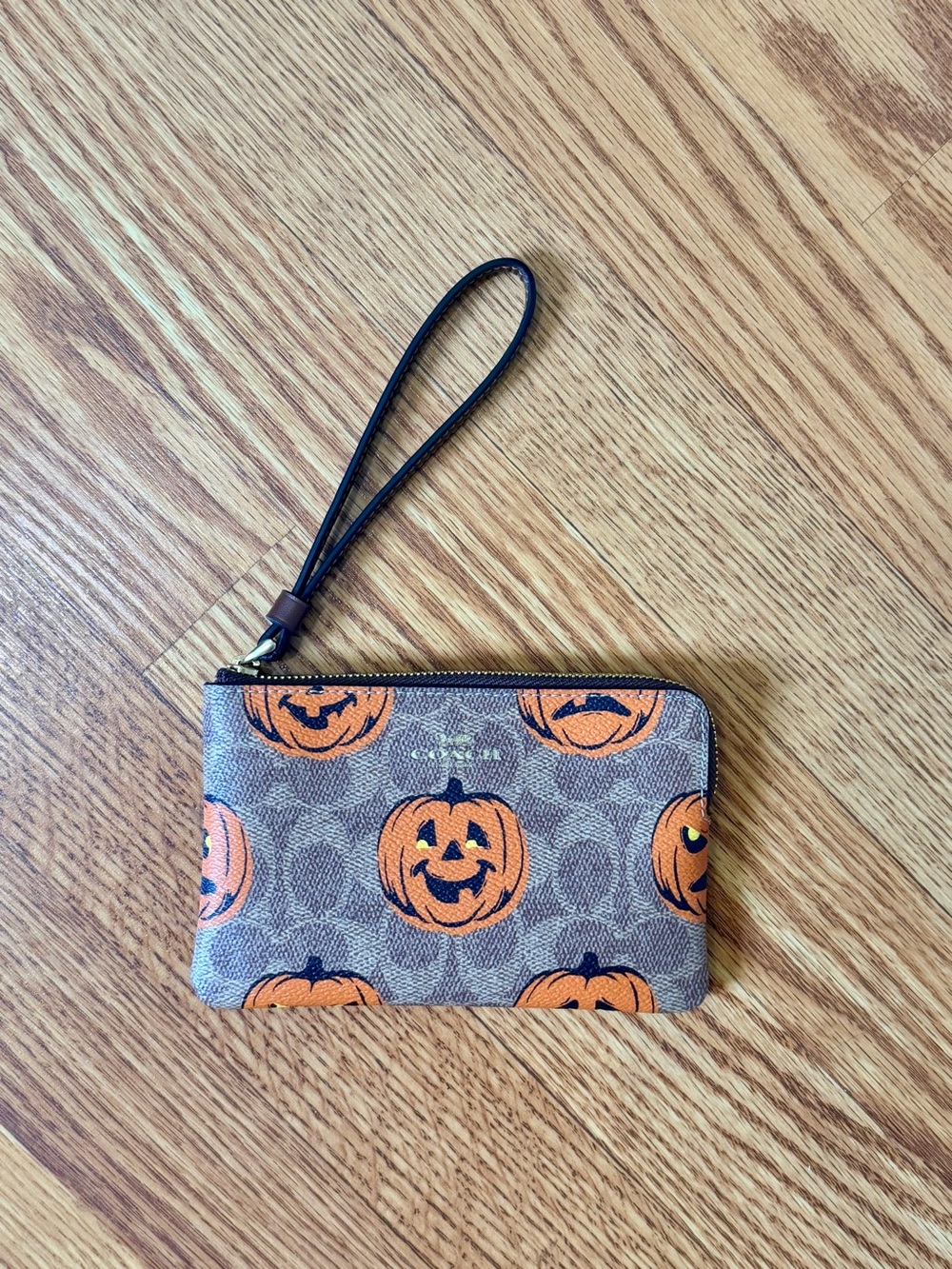 🎃 Coach Corner Zip Wristlet in Signature Canvas w/ Halloween Print NWT 🎃 - Picture 4 of 11
